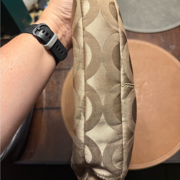 Coach Bag E0968-14058 Gold Copper Color handbag as well as shoulder strap - Picture 5 of 10